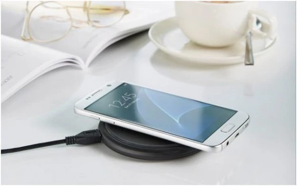 Intenso Wireless Charger B1 Schwarz 3 Intenso Wireless Charger B1 Schwarz – Bild 3