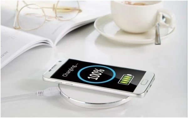 Intenso Wireless Charger WA1 Weiß 2 Intenso Wireless Charger WA1 Weiß – Bild 2