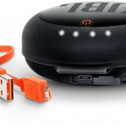 JBL Headphone Charging Case Schwarz -Apple-Geschäft d174ddc4 49b5 4541 a2d7 c6e93b52e321 600x600
